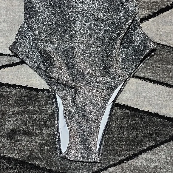 METALLIC SILVER SHIMMER ONE-PIECE SPAGHETTI STRAPS CUT-OUT BACK BIKINI S… - Picture 3 of 11